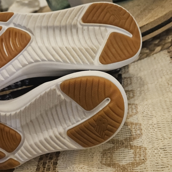 New Balance Womens WNRGSRD1 Black Cross Training Shoes Size 9 Medium (B, M) EUC - Picture 12 of 12